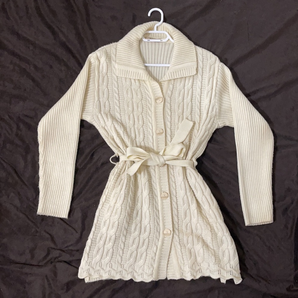 Off white /creaming woollen long sweater with pockets